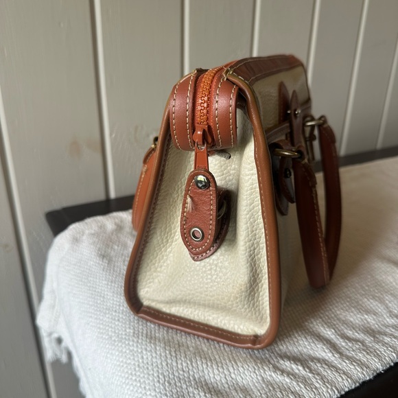 Vintage Dooney & Bourke Cream and Tan Purse - Picture 7 of 10